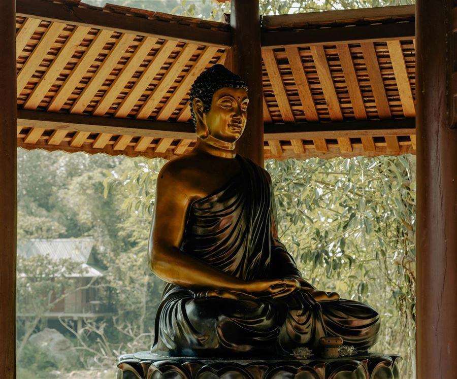 Buddha figur - en rejse ind i spiritualitet og æstetik
